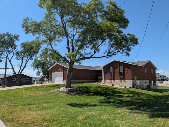 Building Photo - July FREE! Renovated 5-Bed Home + Optional...