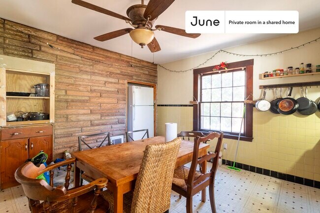 Foto del edificio - Room in Shared 5 bed/1 bath home