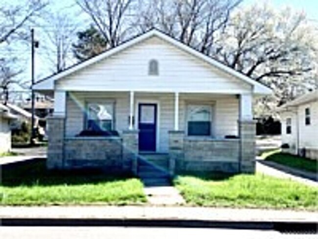 Building Photo - 1409 S Walnut St