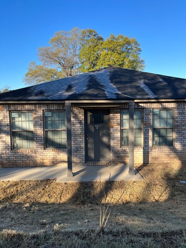 Foto principal - NEW CONSTRUCTION 3 bed 2 bath duplex