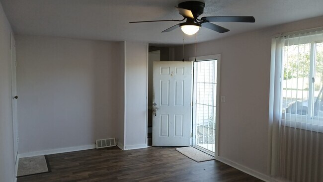 Building Photo - 2402 Mars Hill St