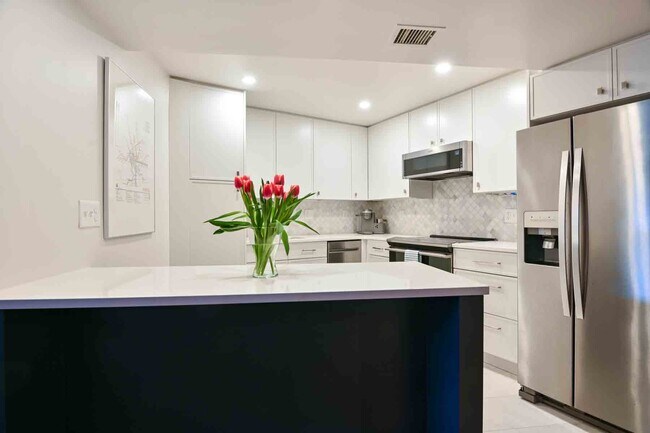 Foto del edificio - 4444 Connecticut Ave NW