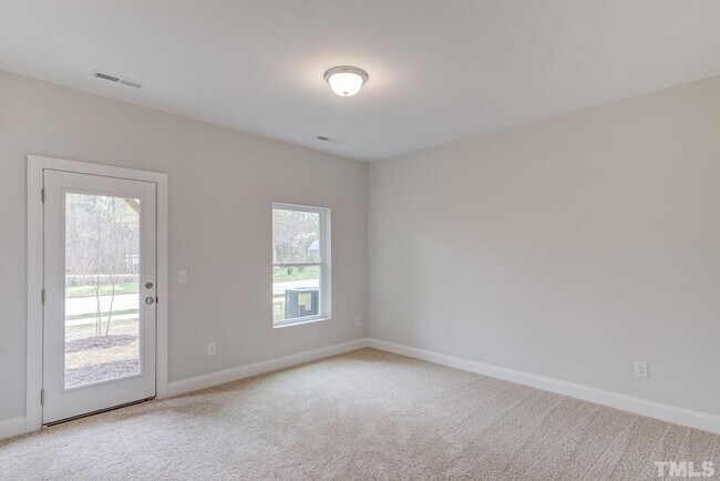 Foto del edificio - Spacious End Unit Townhome in Superb Cary Location