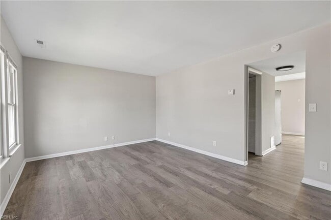 Building Photo - Corner Townhome in Virginia Beach