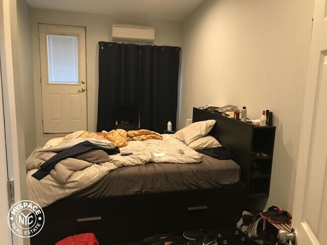 Foto del edificio - 318 Bedford Ave