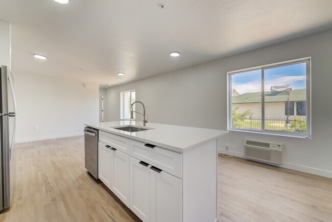 Building Photo - 404 E 5600 S