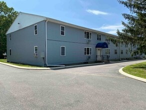 Building Photo - 105 Horse Pond Rd