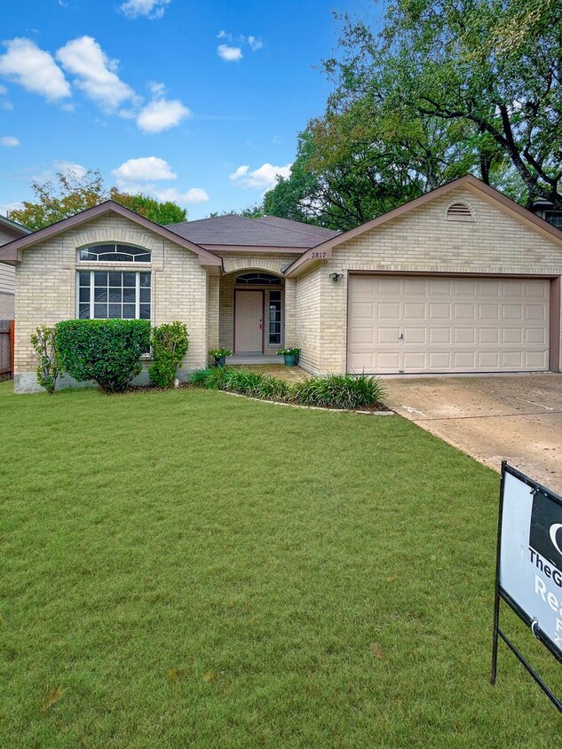 Primary Photo - Charming one-story home in the desirable g...