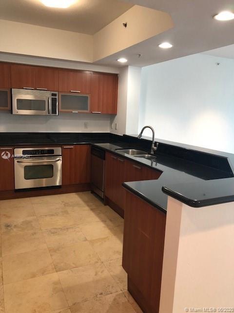 Foto del edificio - 14951 Royal Oaks Ln