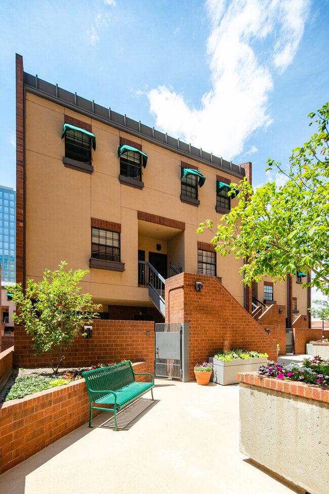 Building Photo - 1512 Larimer St