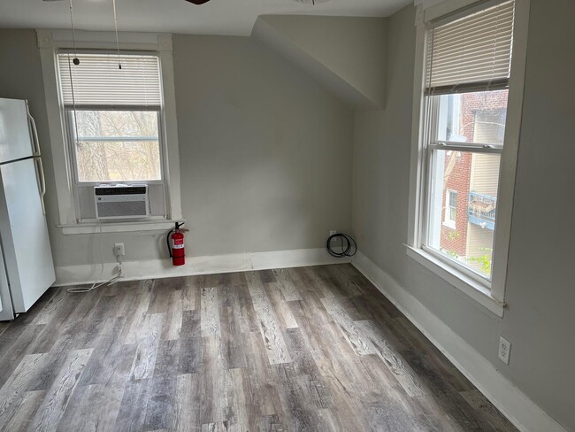 Building Photo - 1326 Barret Ave
