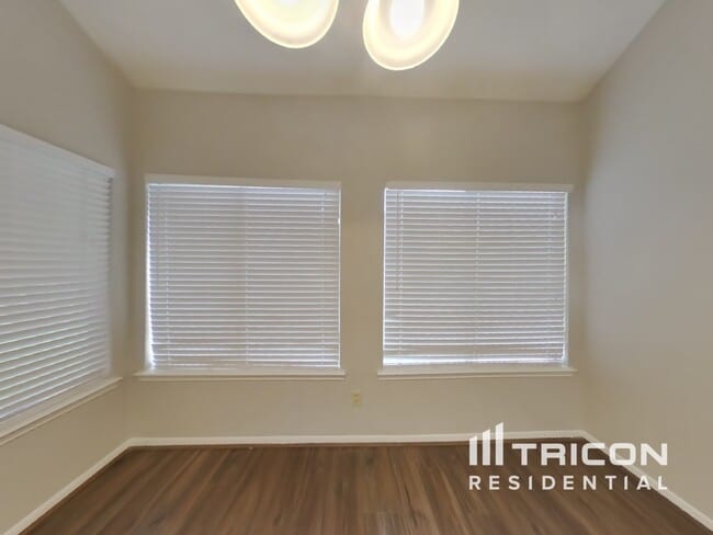 Building Photo - 6629 Queensclub Dr