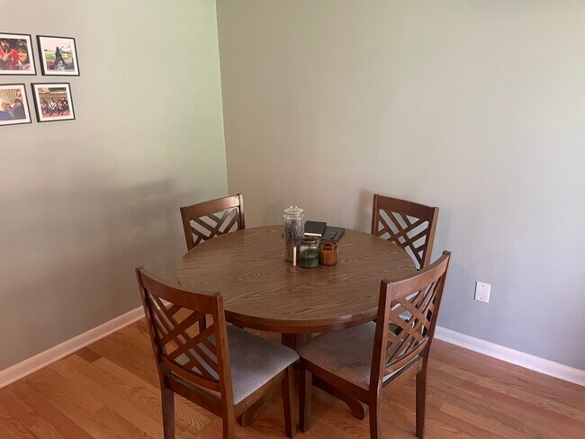 Dining area - 1150 Collier Rd NW