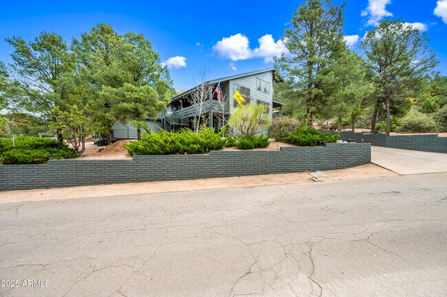 Foto del edificio - 1207 N Arrowhead Dr