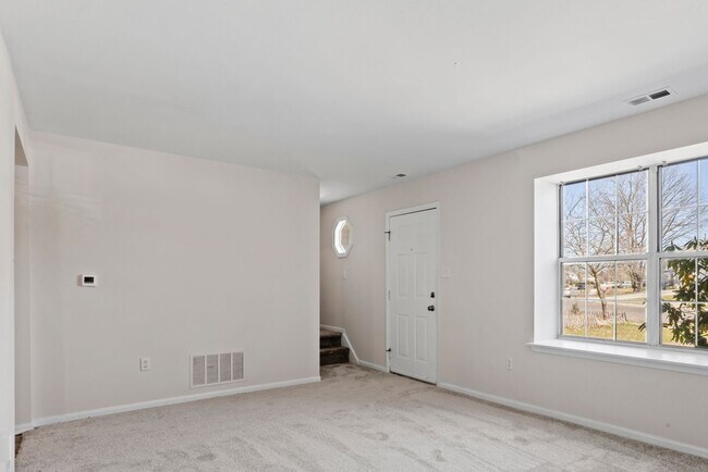 Building Photo - 144 Shoreline Dr