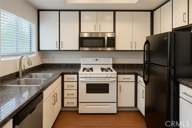 Building Photo - 30902 Club House Dr