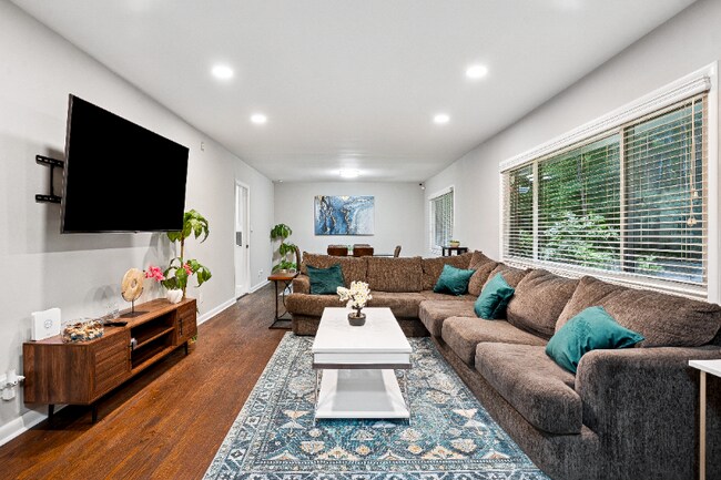 Foto del edificio - 703 Waterford Rd NW
