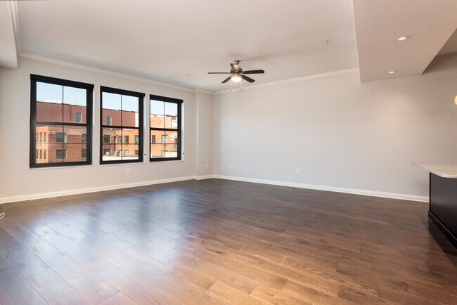 Building Photo - 115 Willow Ave