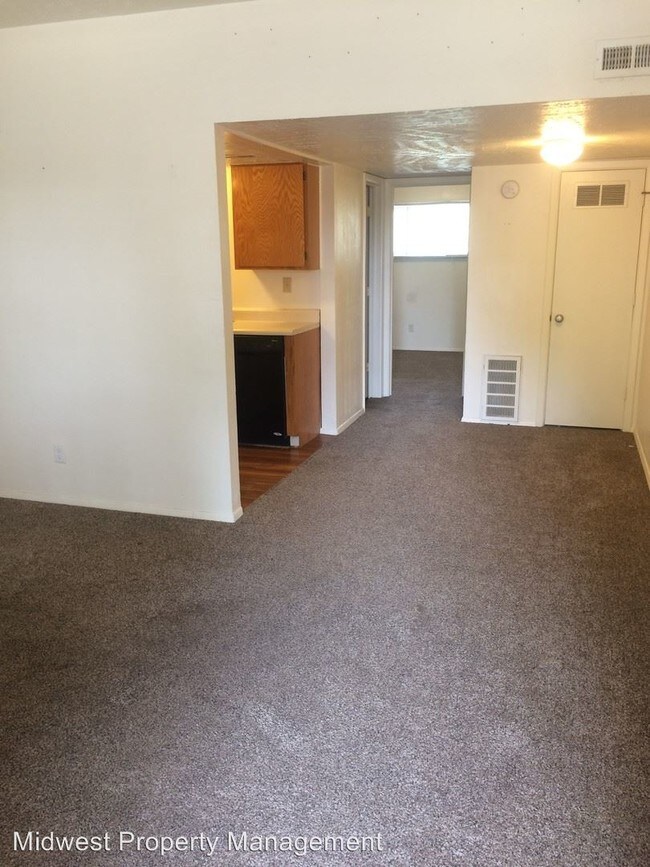 Building Photo - 2522-2531 Redbud Ln