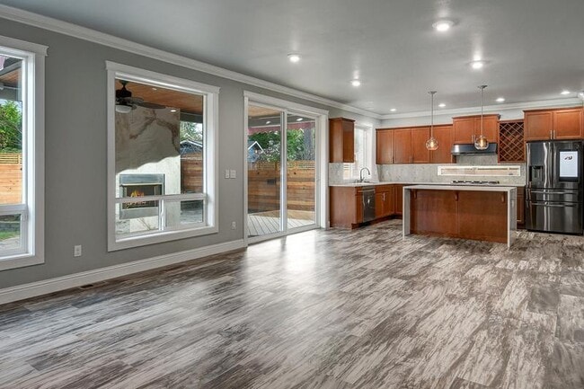 Foto del edificio - 12206 Densmore Ave N