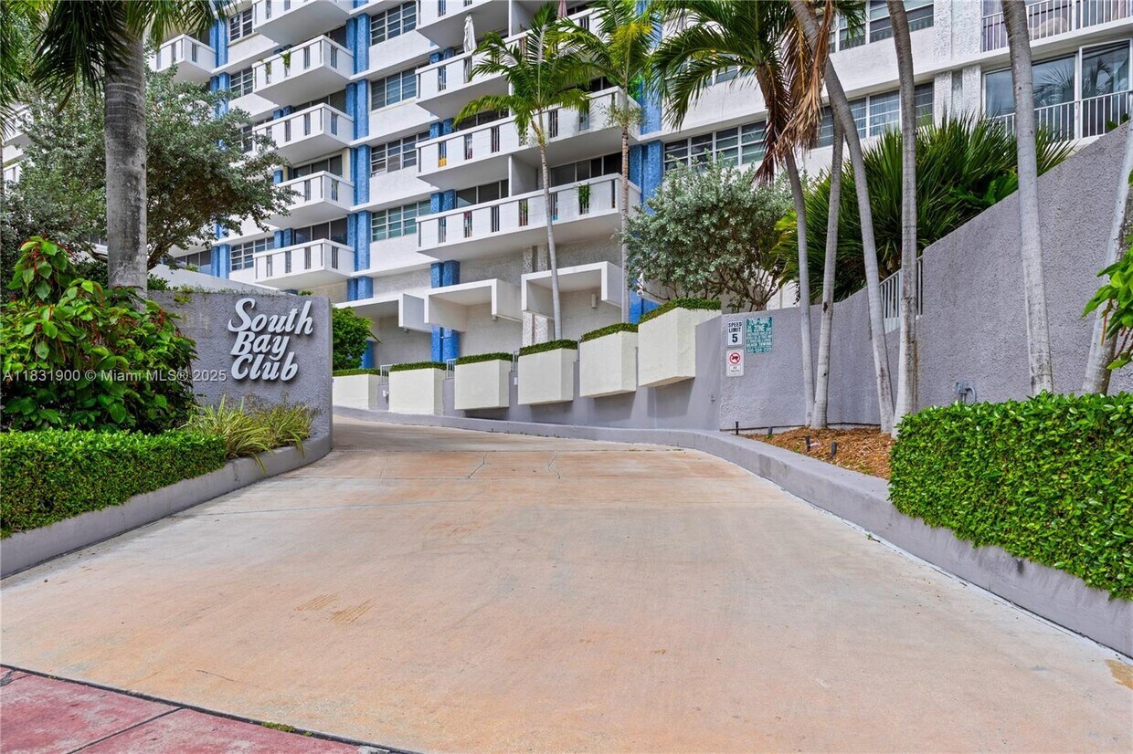 Foto principal - 800 West Ave
