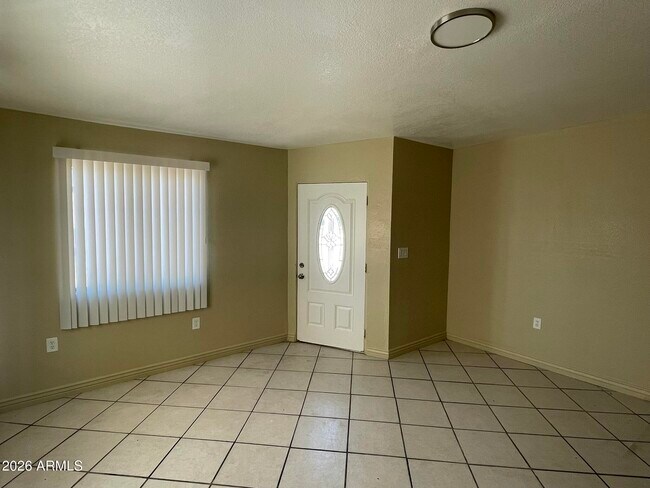 Foto del edificio - 1701 E Harvard St