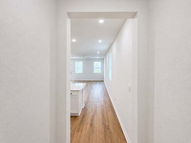 Foto del edificio - 8672 Elmo Ln