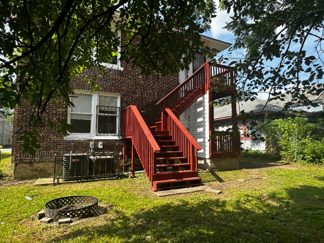Building Photo - 2384 Forest Ave