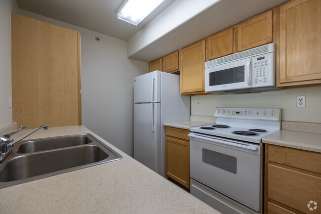 Kitchen - Creekside Manor