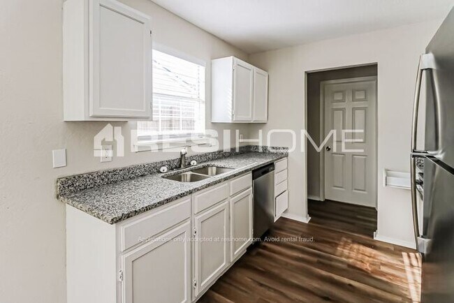 Foto del edificio - 3037 Pinecrest St