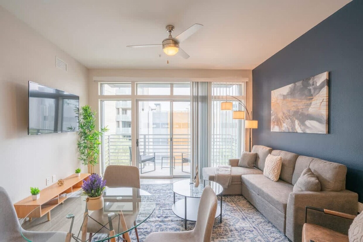 Foto principal - 295 E Roosevelt St