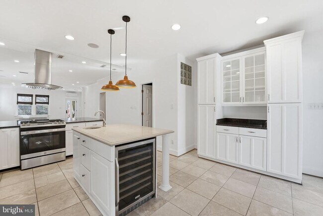 Foto del edificio - 5149 MacArthur Blvd NW