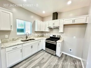Building Photo - 307 Jackson St