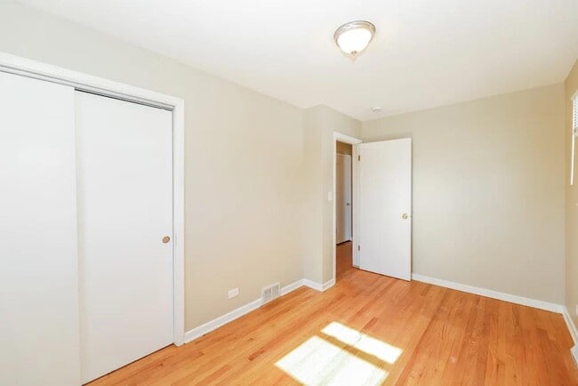 Foto del edificio - 521 N Douglas Ave