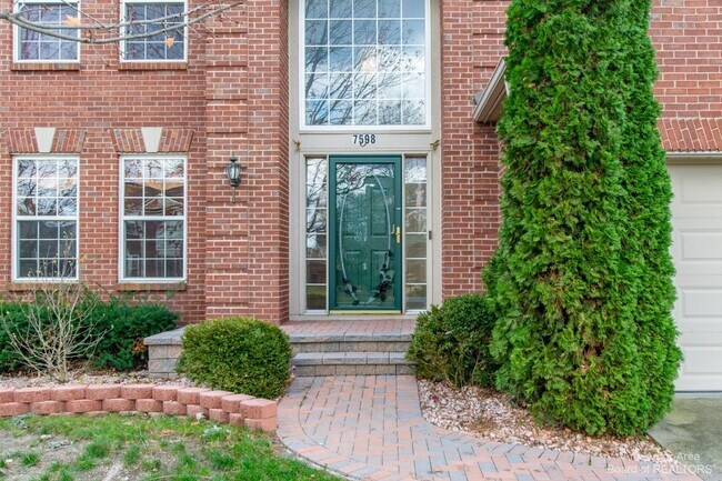 Building Photo - 7598 Warwick Dr