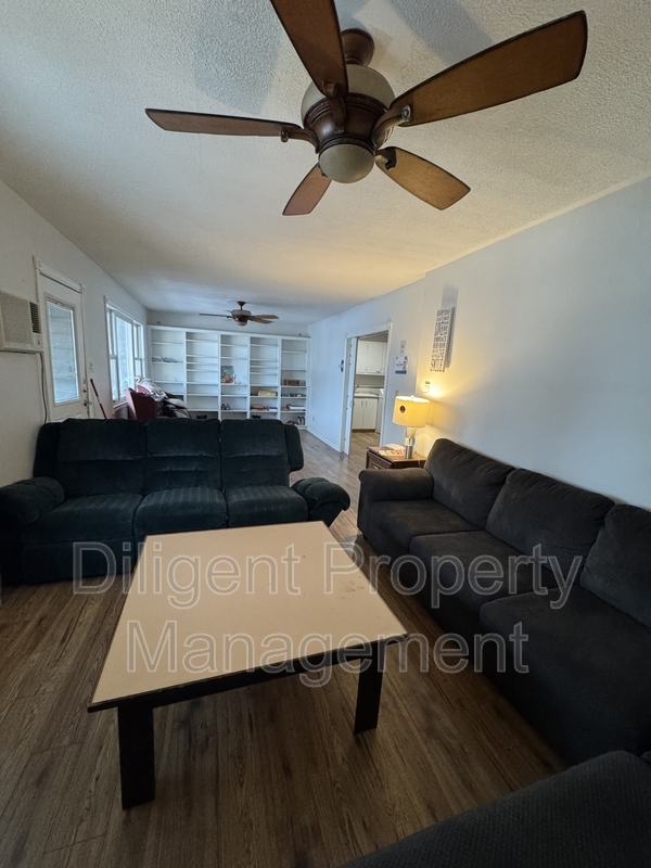 Building Photo - 612 Romaine St