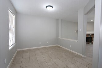 Building Photo - 13518 Sherman Oaks Dr