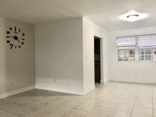 Foto del edificio - 1241 Normandy Dr