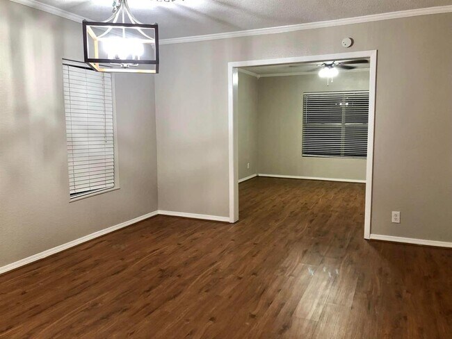 Foto del edificio - 12031 N L St