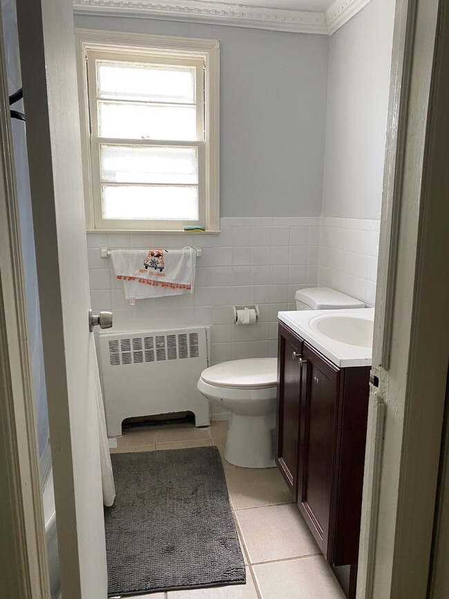 Baño del primer piso - 72 Butler Pl