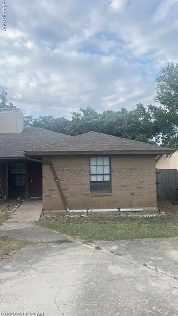 Photo - 714 Woodland Ct House