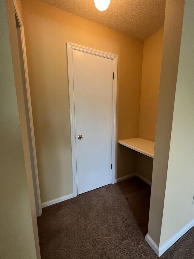 Building Photo - 323 Beverly St