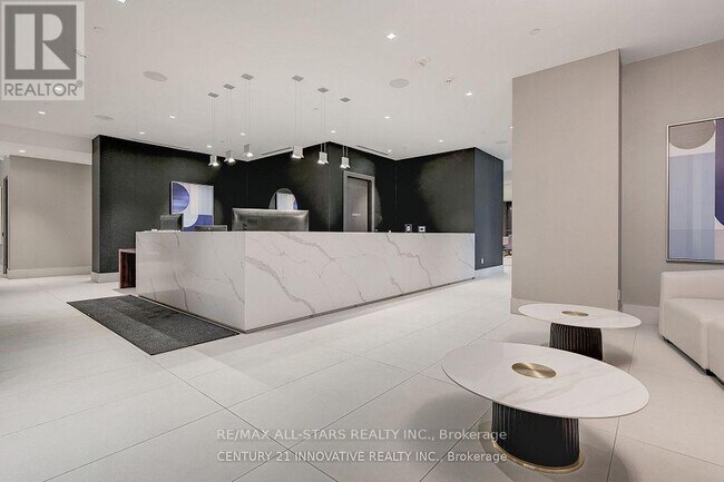 Photo du bâtiment - 2550-2550 Simcoe St N