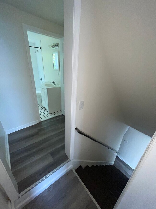 Foto del edificio - 3-Bedroom Home with Modern Finishes & Spacious Backyard