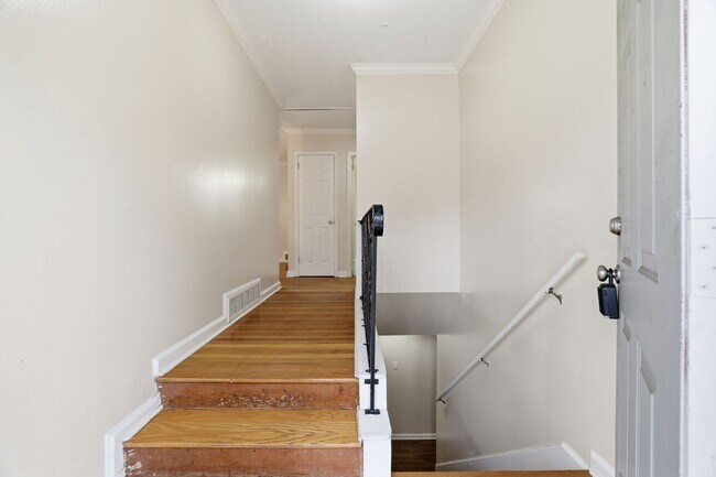 Foto del edificio - Renovated Home in the Heart of Brookhaven