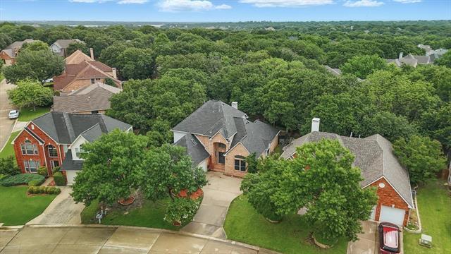 Building Photo - 2520 Woodside Dr