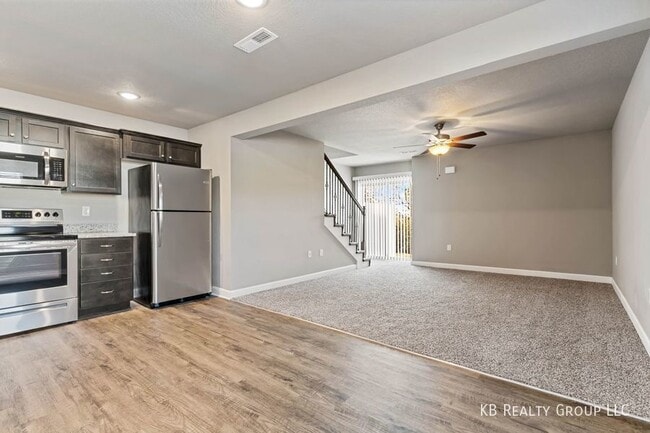 Building Photo - Newer 3 Bed Townhome in Belton; Raymore-Pe...