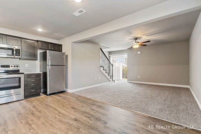 Foto del edificio - Newer 3 Bed Townhome in Belton; Raymore-Pe...