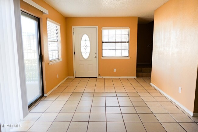 Building Photo - 10818 Ivanhoe Dr