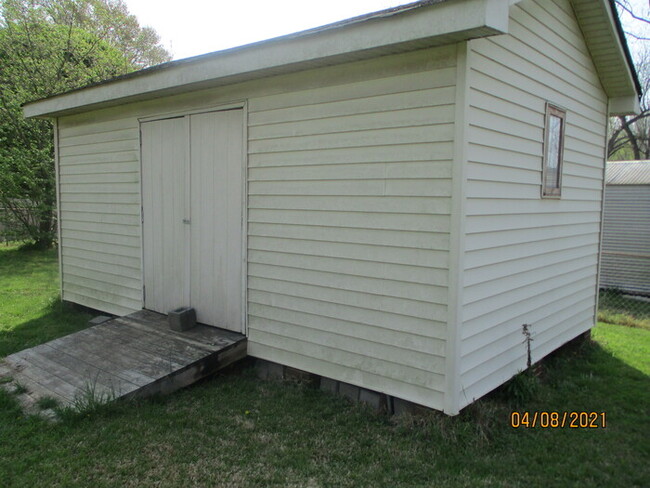 Building Photo - 1027 Rembrandt Dr SW